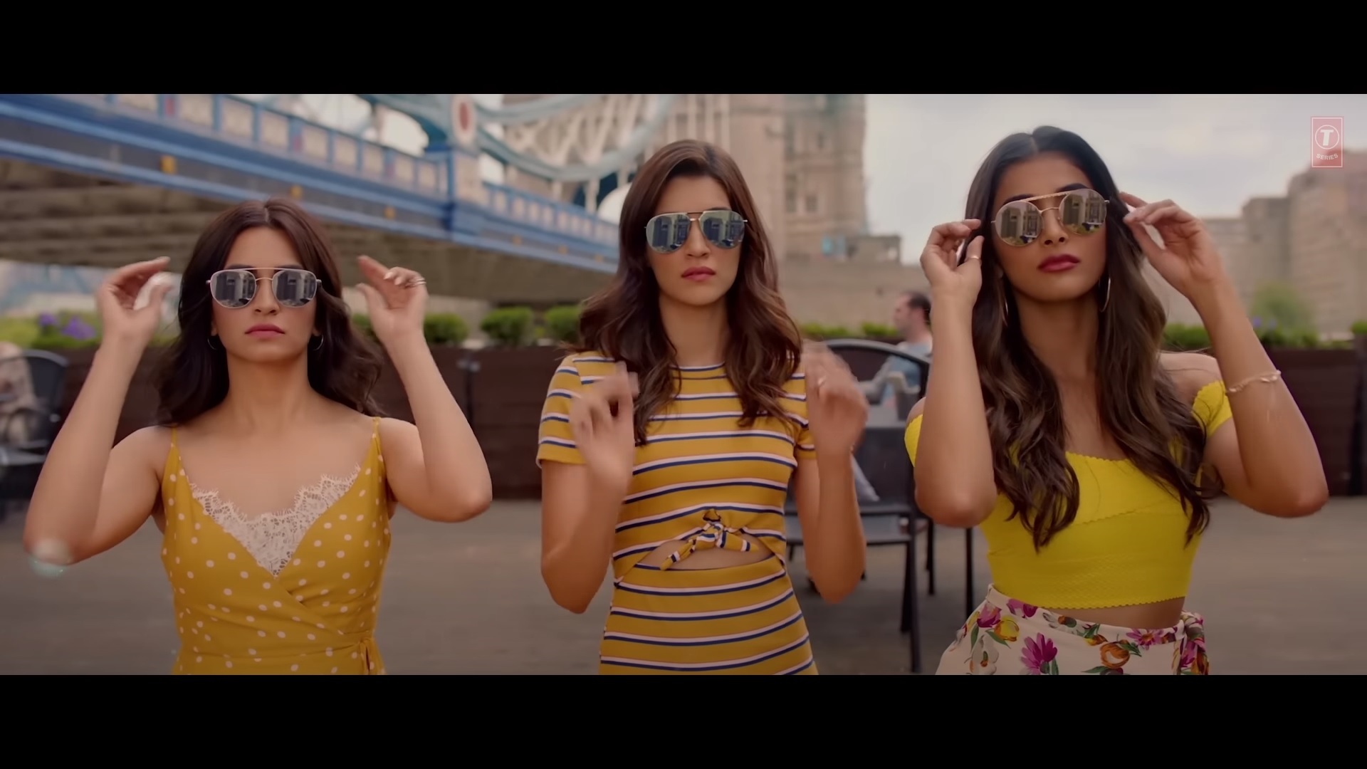 Kriti Kharbanda, Pooja Hegde, and Kriti Sanon in Ngôi Nhà Vui Vẻ 4 (2019)