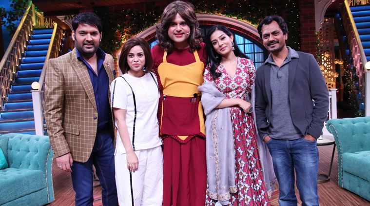 Amrita Rao, Nawazuddin Siddiqui, Krushna Abhishek, Sumona Chakravarti, and Kapil Sharma in The Kapil Sharma Show (2016)