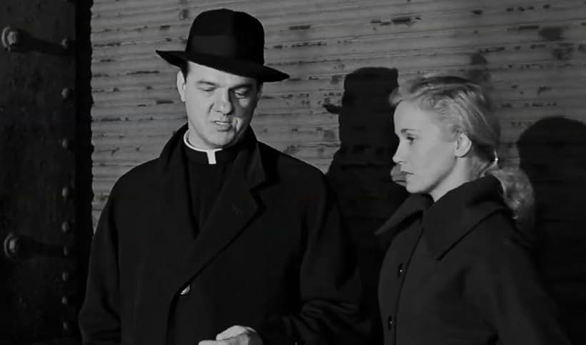 Karl Malden and Eva Marie Saint in Trên Bến Cảng (1954)