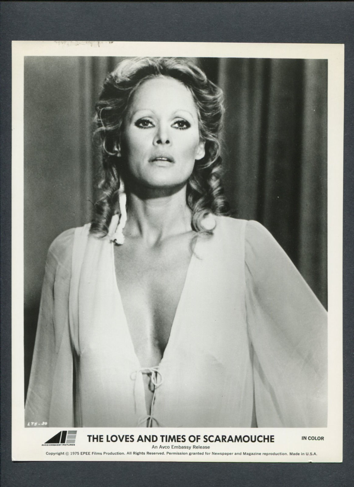 Ursula Andress in Le avventure e gli amori di Scaramouche (1976)