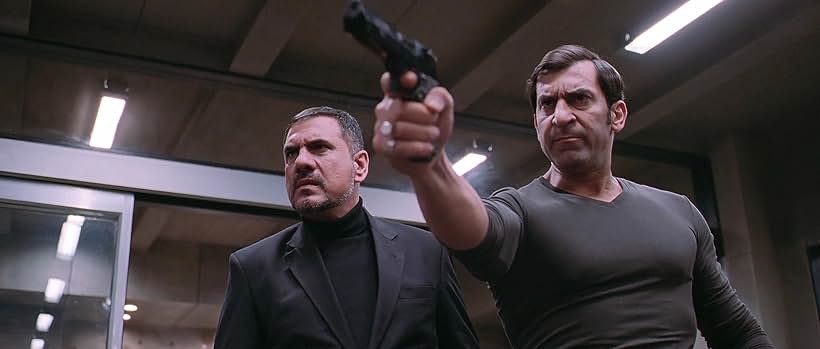 Nawab Shah and Boman Irani in Truy Sát Ông Trùm 2 (2011)