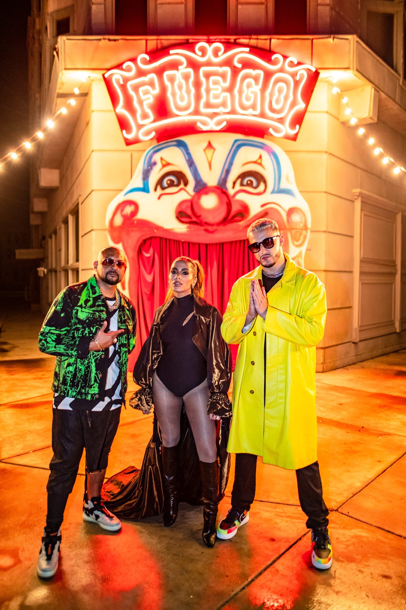 Sean Paul, Anitta, and DJ Snake in DJ Snake & Sean Paul & Anitta Feat. Tainy: Fuego (2019)