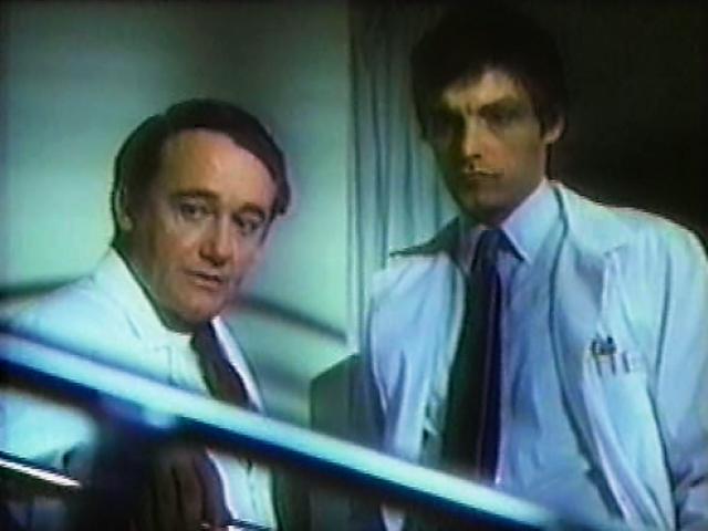 Robert Vaughn and David Selby in Doctor Franken (1980)