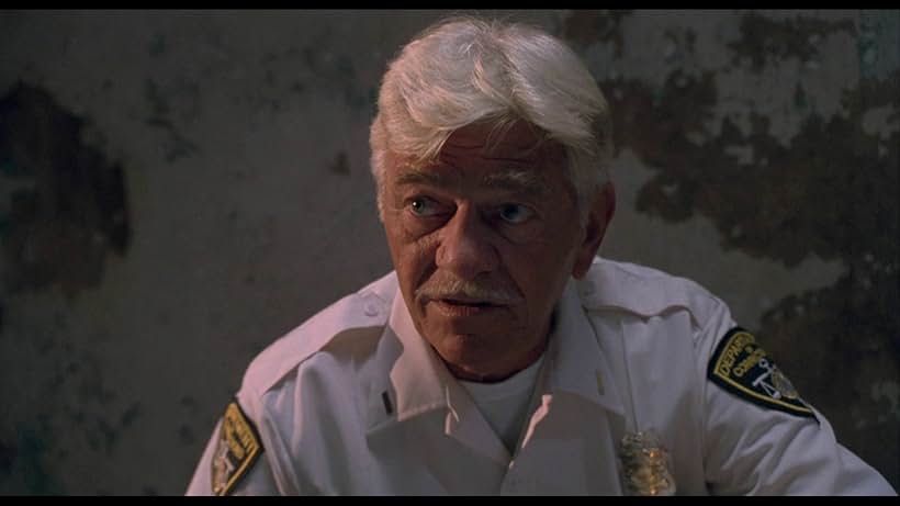 Seymour Cassel in Nhà Giam (2000)