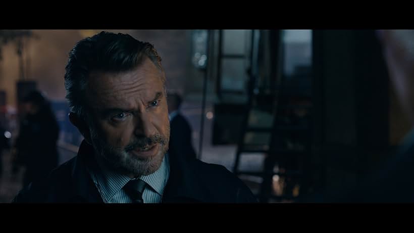 Sam Neill in Hành Khách Bí Ẩn (2018)