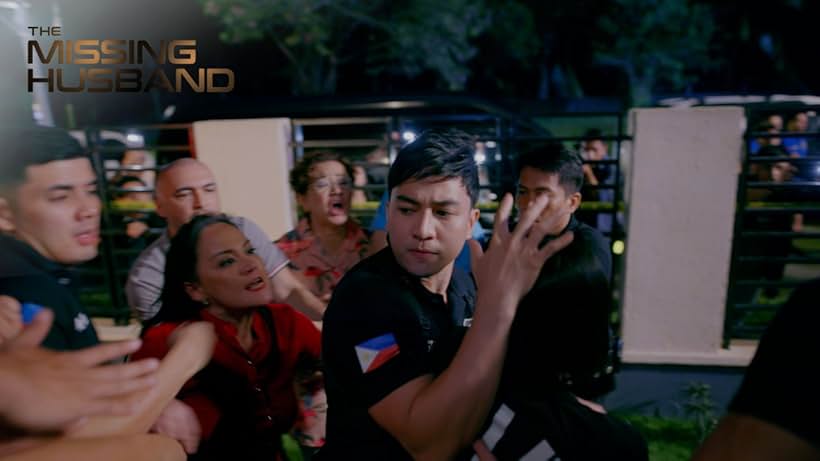 Shamaine Buencamino, Mark Comiso, Michael Flores, Max Eigenmann, and Jak Roberto in The Missing Husband (2023)