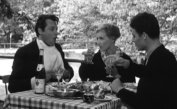 Stéphane Audran, Jacques Charrier, and Walther Reyer in L'oeil du malin (1962)