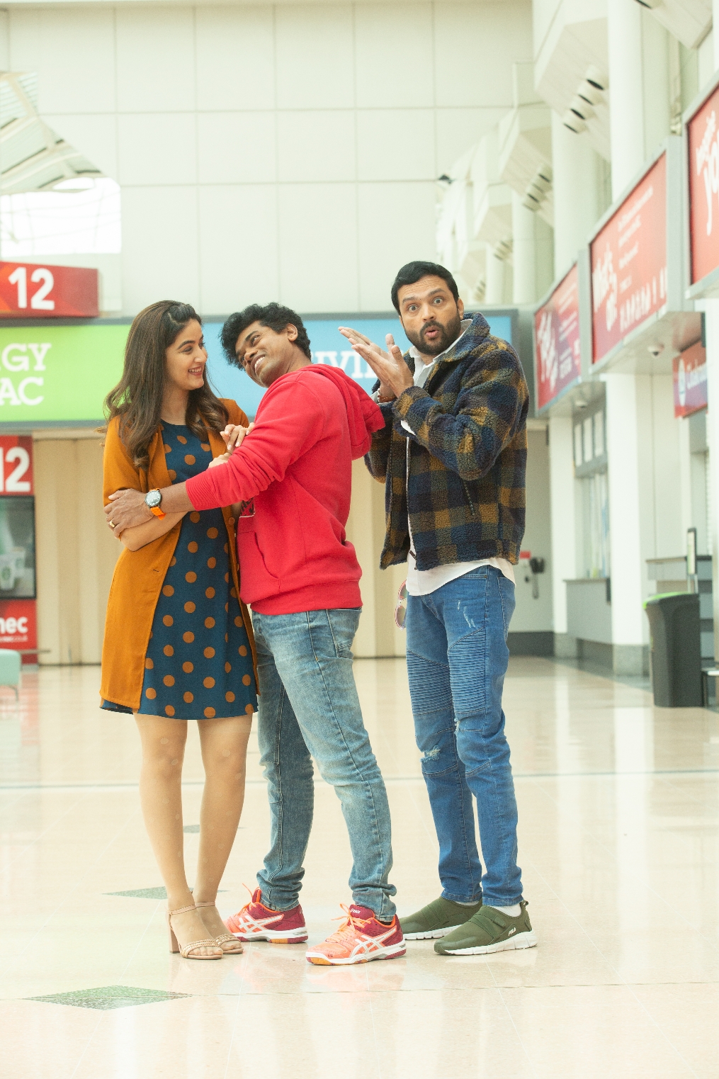 Ankush Chaudhari, Siddharth Jadhav, and Vaidehi Parshurami in Lochya Zaala Re (2022)