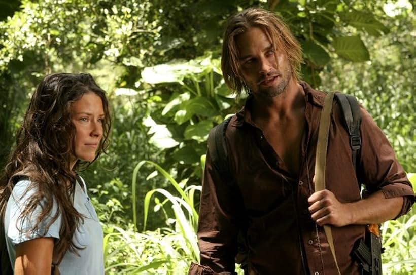 Josh Holloway and Evangeline Lilly in Mất Tích (2004)