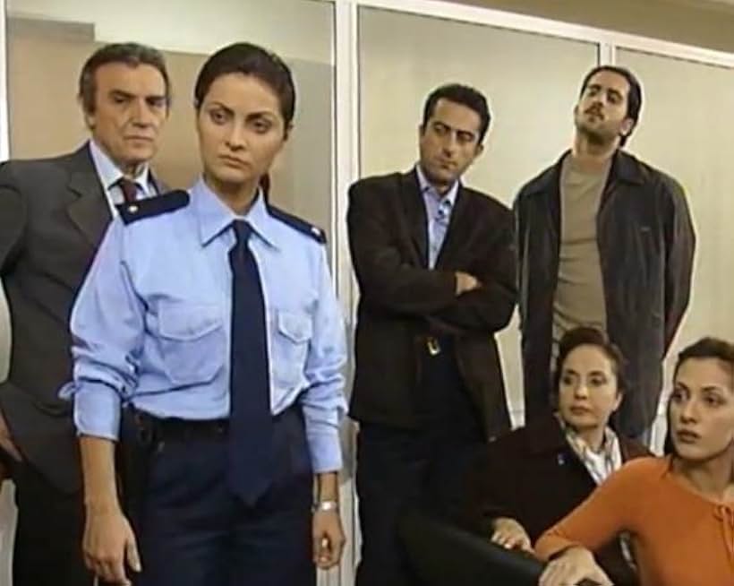 Memet Ali Alabora, Meltem Cumbul, Nail Kirmizigül, Süleyman Turan, Ayten Gökçer, and Betül Sahin in Yilan Hikayesi (1999)