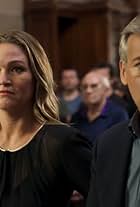 Rupert Graves and Julia Stiles in Réduire au silence/Silence (2020)