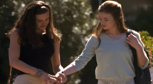 Alicia Lagano and Ellen Muth in The Truth About Jane (2000)