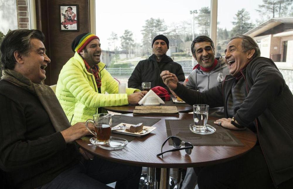 Hamid Farrokhnezhad, Majid Mozaffari, Reza Rooygari, Sam Derakhshani, and Pejman Jamshidi in Khoob Bad Jelf (2017)