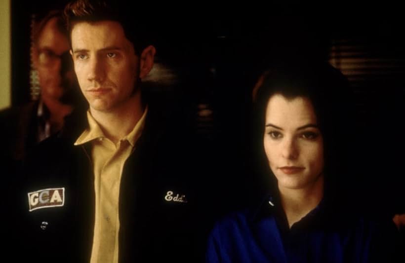 Parker Posey and Jamie Kennedy in Clockwatchers (1997)