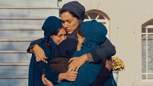 Celile Toyon Uysal, Bergüzar Korel, Miray Daner, and Pinar Deniz in Vatanim Sensin (2016)