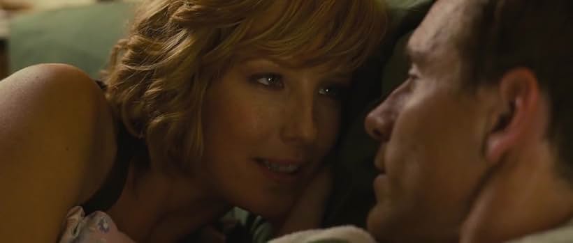 Kelly Reilly and Michael Fassbender in Sát Nhân Bên Hồ (2008)