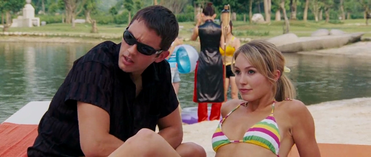 Sarah Carter and Matthew Marsden in DOA: Sống hoặc Chết (2006)