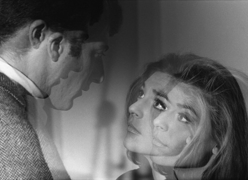 Dustin Hoffman and Anne Bancroft in Sinh Viên Tốt Nghiệp (1967)