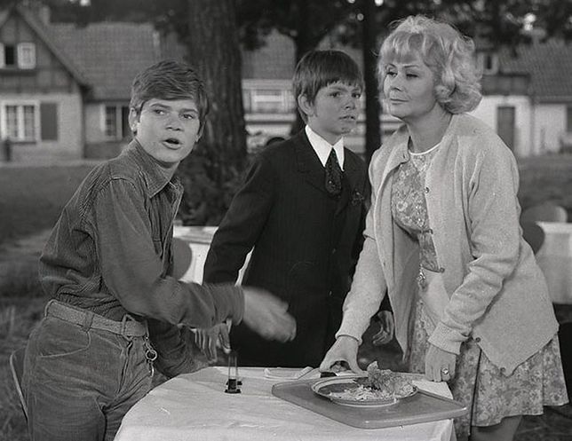 Krystyna Borowicz, Henryk Golebiewski, and Filip Lobodzinski in Podróz za jeden usmiech (1972)