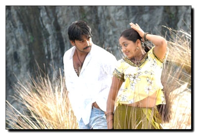 Srikanth and Gopika in Kanaa Kanden (2005)