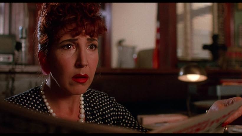 Lin Shaye in Những con nhím ngoài hành tinh (1986)