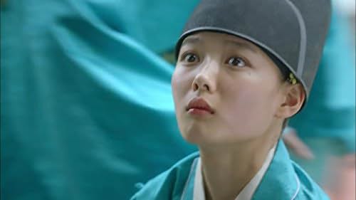 Kim Yoo-jung in Mây Họa Ánh Trăng (2016)