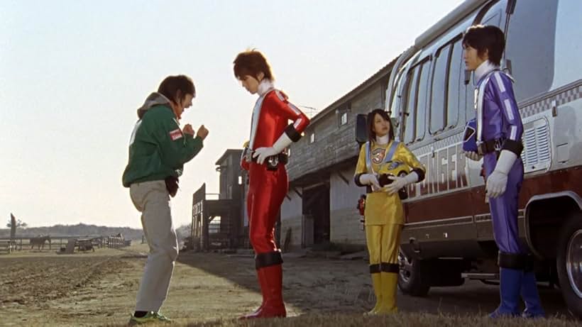 Shinwa Kataoka, Rina Aizawa, Masahiro Usui, and Yasuhisa Furuhara in Enjin sentai Gôonjâ (2008)