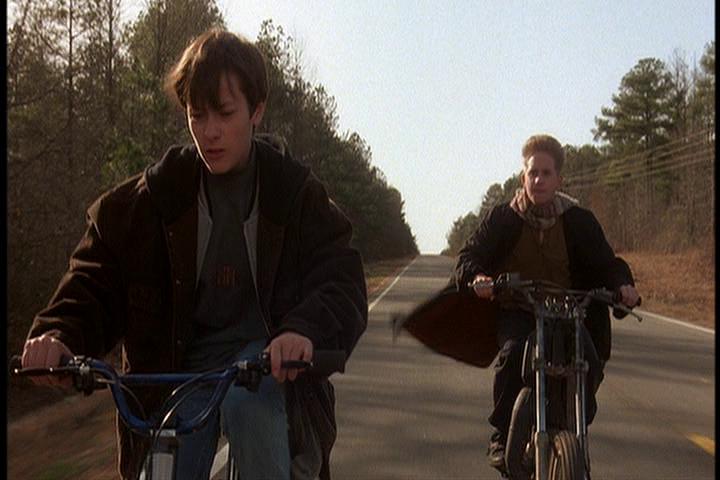 Edward Furlong and Jared Rushton in Quái Thú 2 (1992)