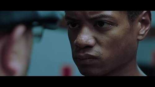 Gabriel, a young cape-verdean fighter, travels to Portugal to find his father, a former boxing champion. In this pursuit, Gabriel discovers the past of his father and learns that his future lays upon the decision to enter a dangerous match.