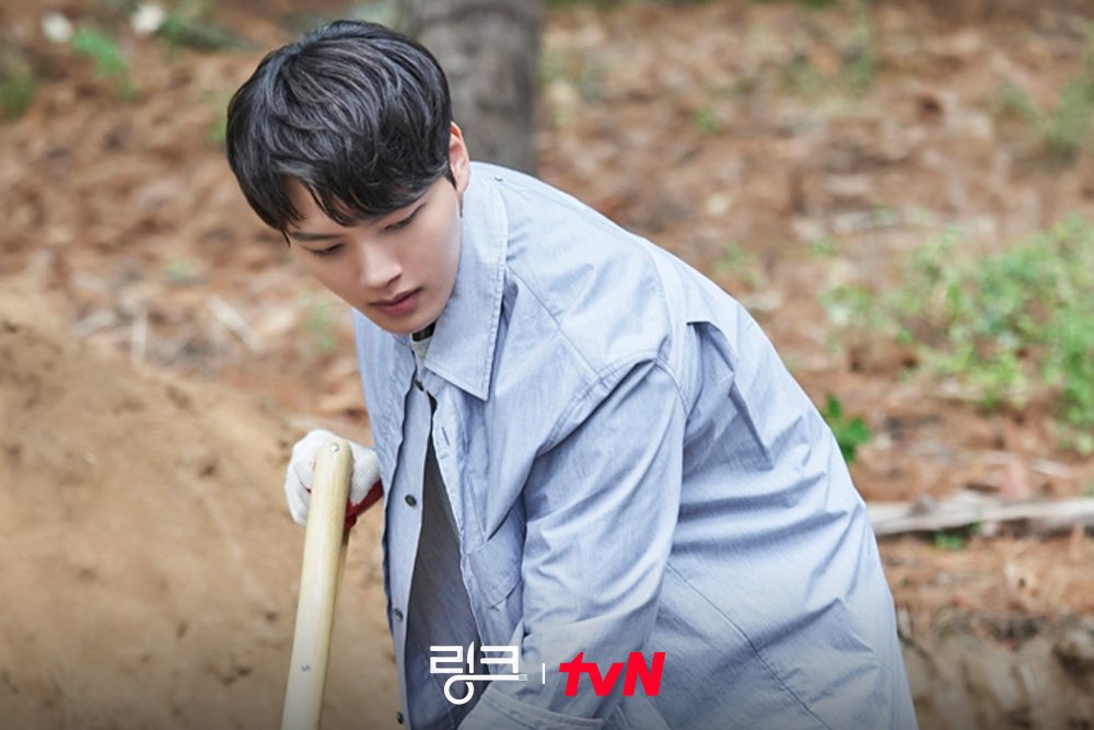 Yeo Jin-goo in Liên kết: Ăn, Yêu, Chết (2022)