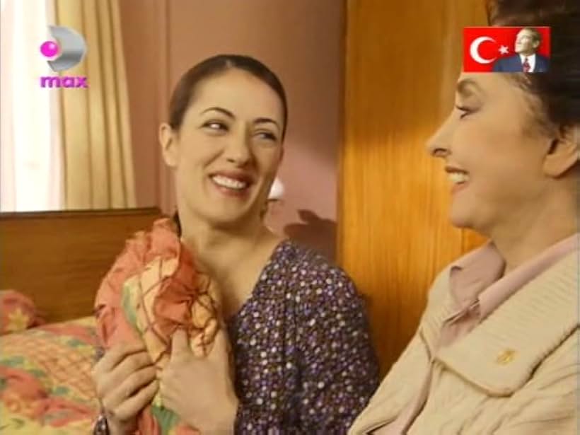 Meltem Cumbul and Ayten Gökçer in Yilan Hikayesi (1999)