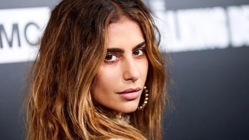 Nadia Hilker in Xác Sống (2010)