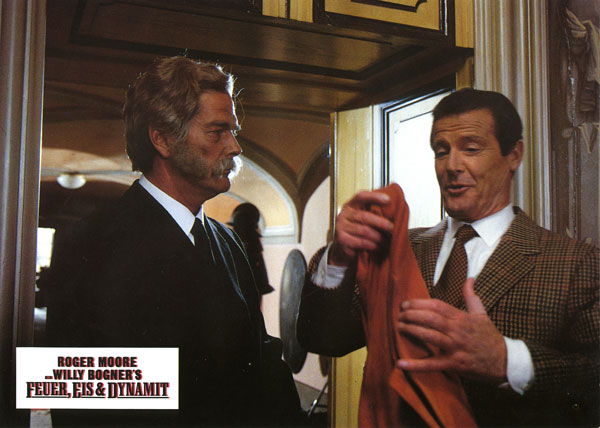 Roger Moore in Feuer, Eis & Dynamit (1990)