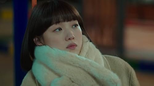 Lee Sung-kyung in Sao Băng (2022)