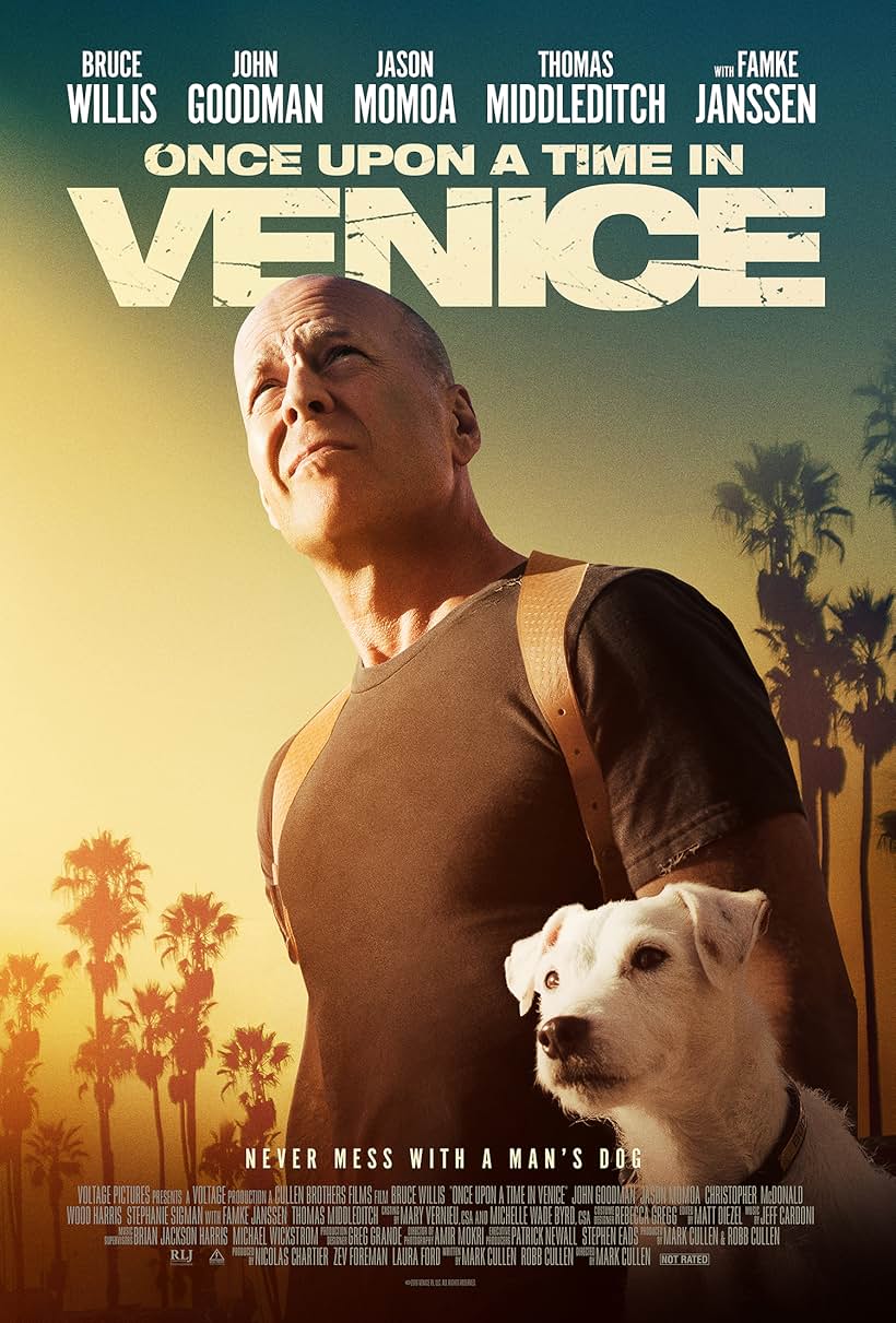 Bruce Willis in Bố Già Xứ Venice (2017)