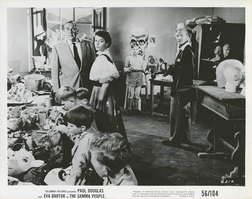 Paul Douglas, Eva Bartok, and Leslie Phillips in The Gamma People (1956)