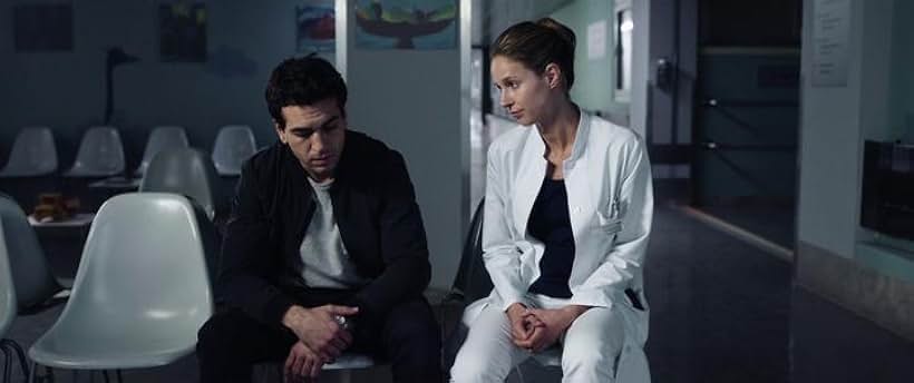 Elyas M'Barek and Lisa Bitter in Dieses bescheuerte Herz (2017)