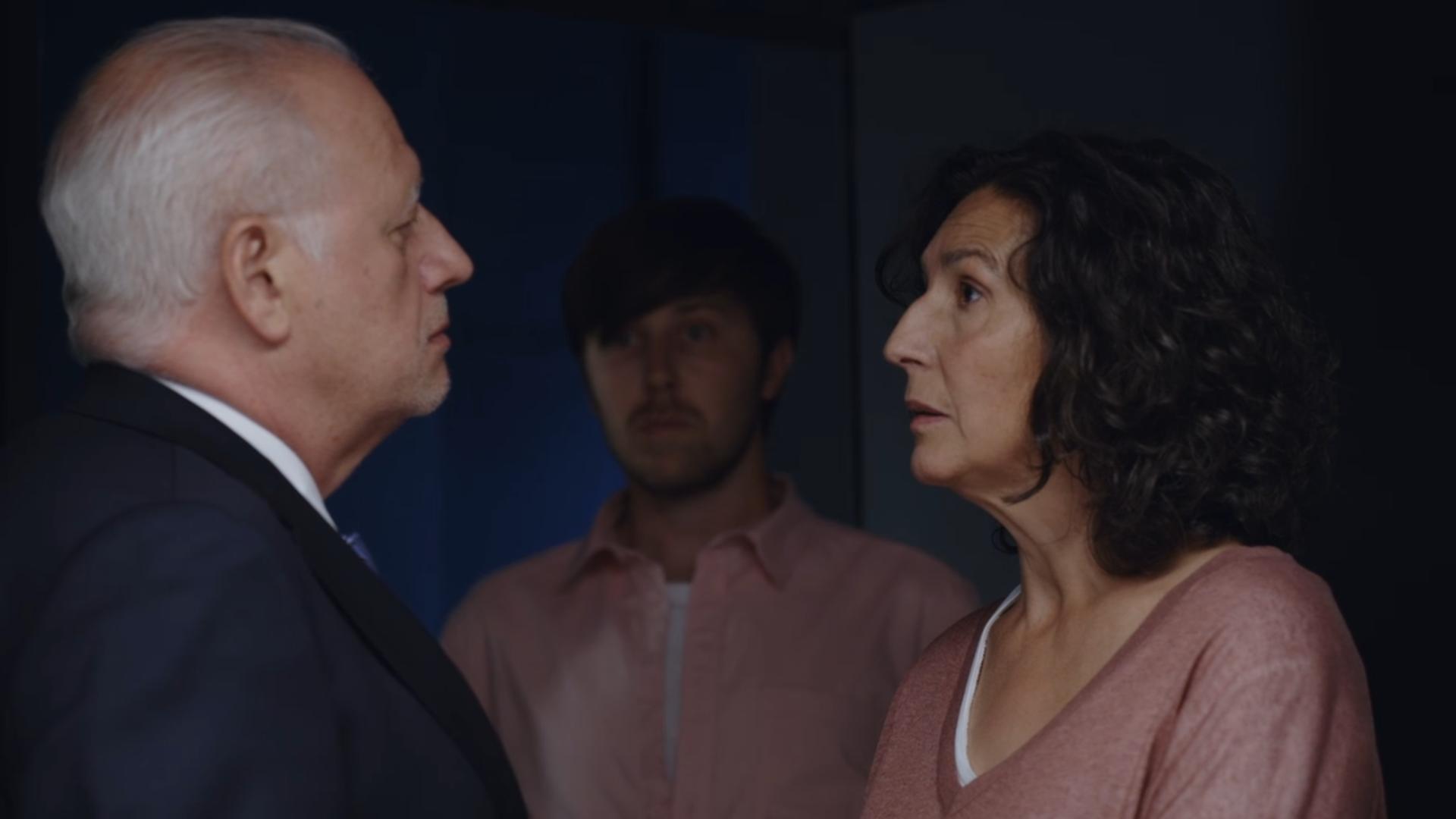 Juan Echanove, Elvira Mínguez, and Víctor Manuel Martínez in La culpa (2020)