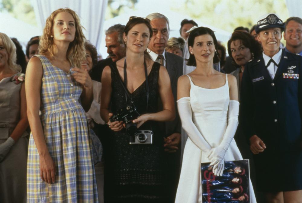 Amy Brenneman, Perrey Reeves, and Bridgette Wilson-Sampras in The Suburbans (1999)