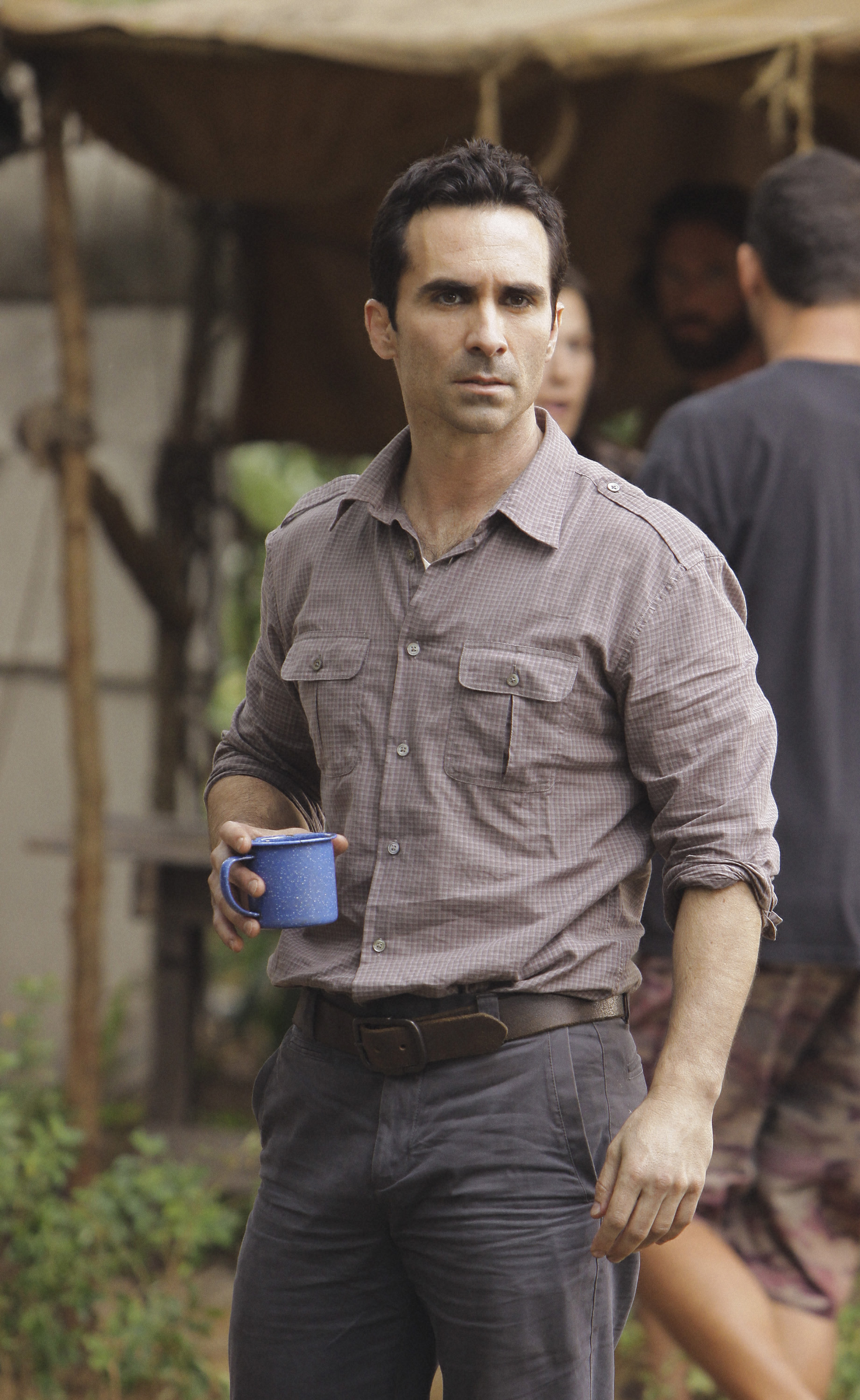 Nestor Carbonell in Mất Tích (2004)