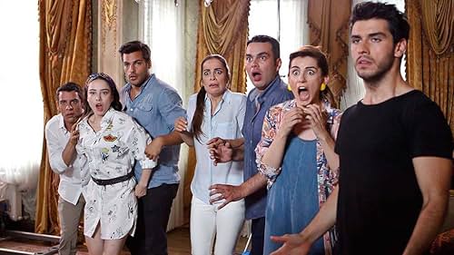 Daghan Külegeç, Fatma Toptas, Özge Gürel, Serkan Çayoglu, Aras Aydin, Nihal Isiksaçan, and Serkan Börekyemez in Mùa Anh Đào (2014)