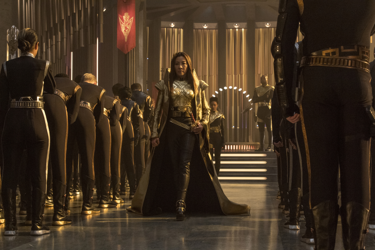 Michelle Yeoh, Dwain Murphy, and Sonequa Martin-Green in Star Trek: Hành Trình Khám Phá (2017)