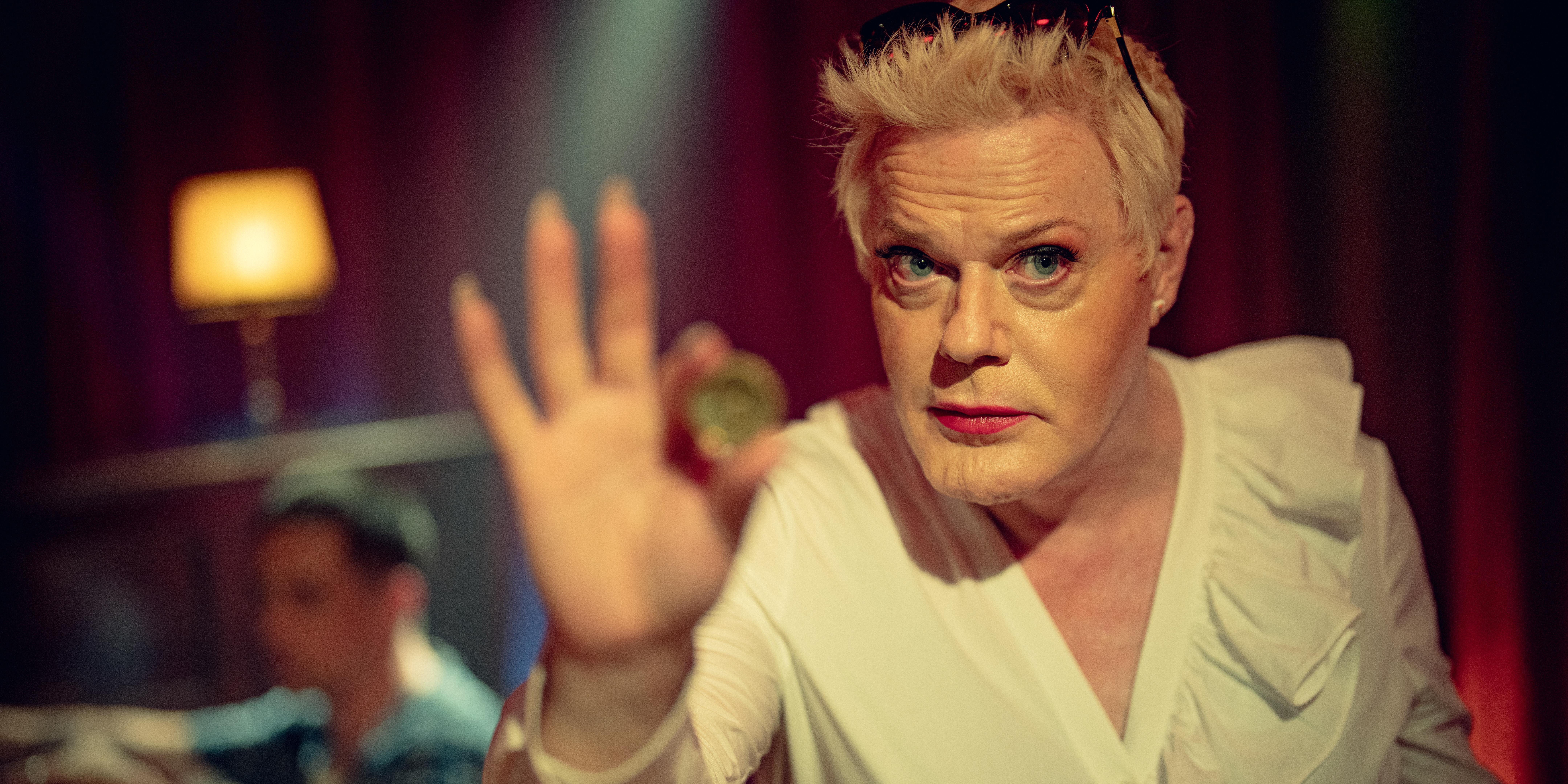 Eddie Izzard in Kaos (2024)