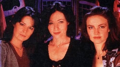 Holly Marie Combs, Shannen Doherty, and Lori Rom in Phép Thuật (1998)