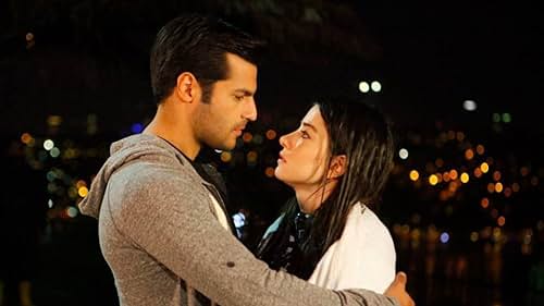 Özge Gürel and Serkan Çayoglu in Mùa Anh Đào (2014)