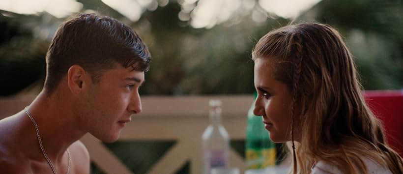 Mia McKenna-Bruce and Samuel Bottomley in How to Have Sex (2023)