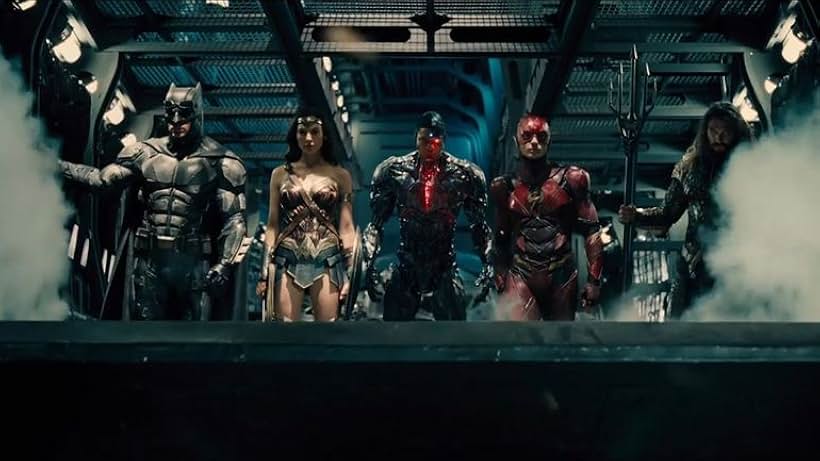 Ben Affleck, Jason Momoa, Gal Gadot, Ezra Miller, and Ray Fisher in Liên Minh Công Lý (2017)