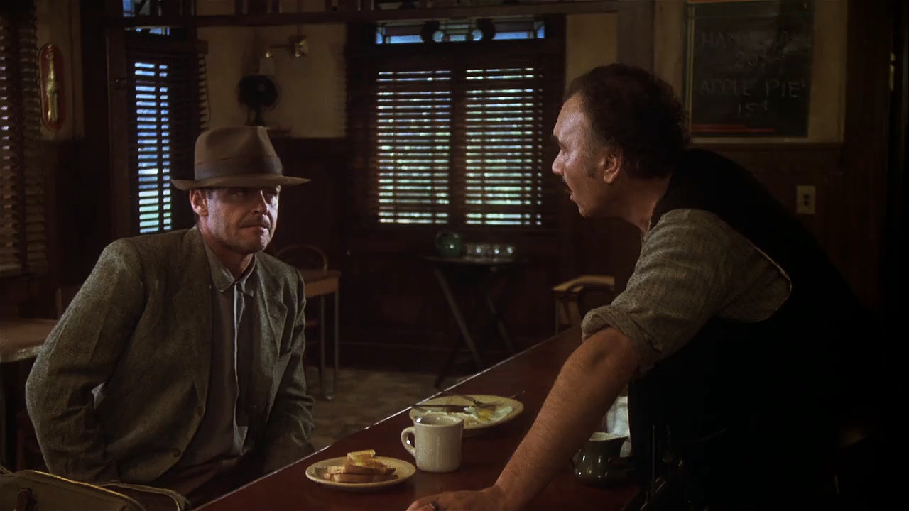 Jack Nicholson and John Colicos in Người Đưa Thư Luôn Đến Hai Lần (1981)