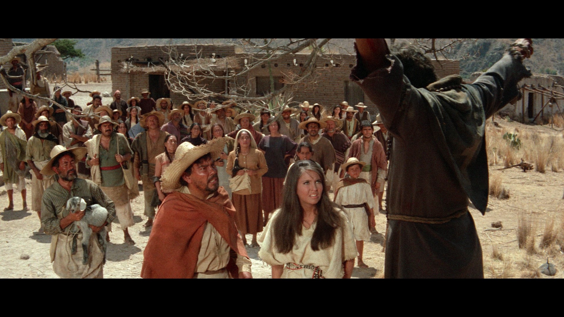 Anthony Quinn, Anjanette Comer, and José Ángel Espinosa 'Ferrusquilla' in La bataille de San Sebastian (1968)