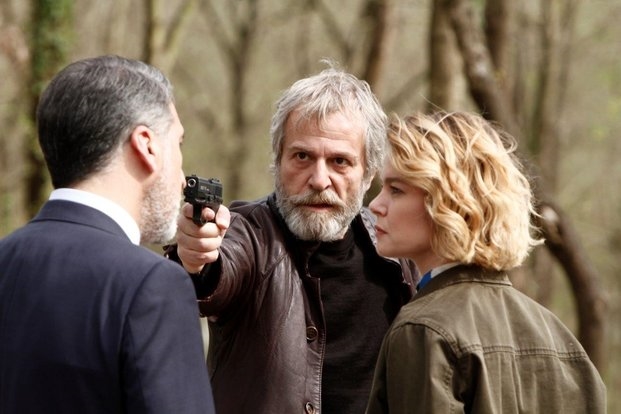 Cem Davran, Musa Uzunlar, and Burcu Biricik in 8. Gün (2018)